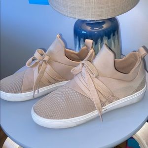 Steve Madden rose sneakers